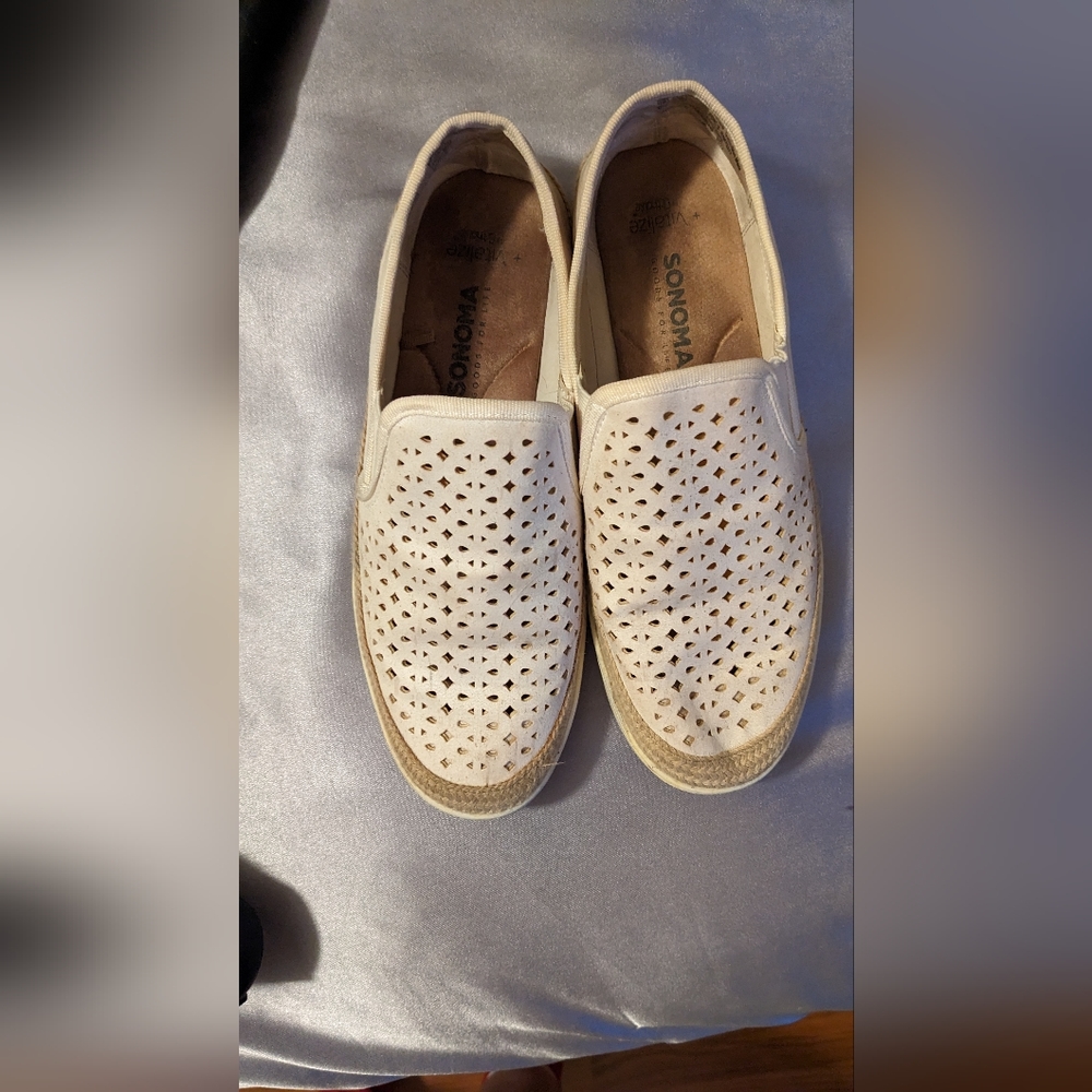 Women's shoes